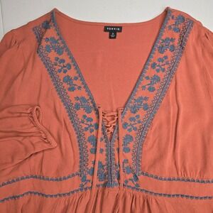 TORRID Size 2 2X Orange Babydoll Top Blue Embroidered Flowers -2242
